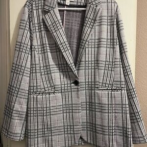 Elegant Checkered Women's Blazer